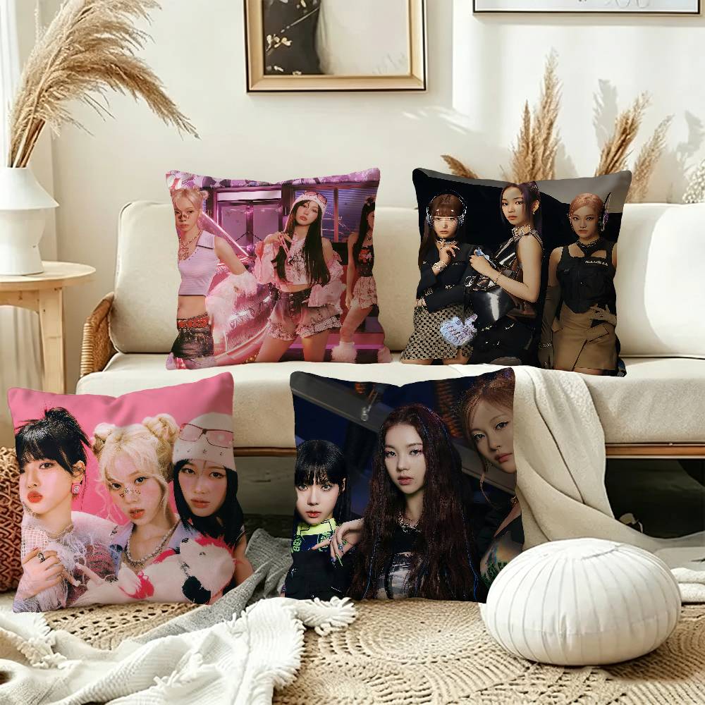 Home Textiles Group - ปลอกหมอนลายการ์ตูนของวง Kpop A-Aespas ของขวัญตกแต่งบ้าน ปลอกหมอนอิงสำหรับห้องนอน โซฟา